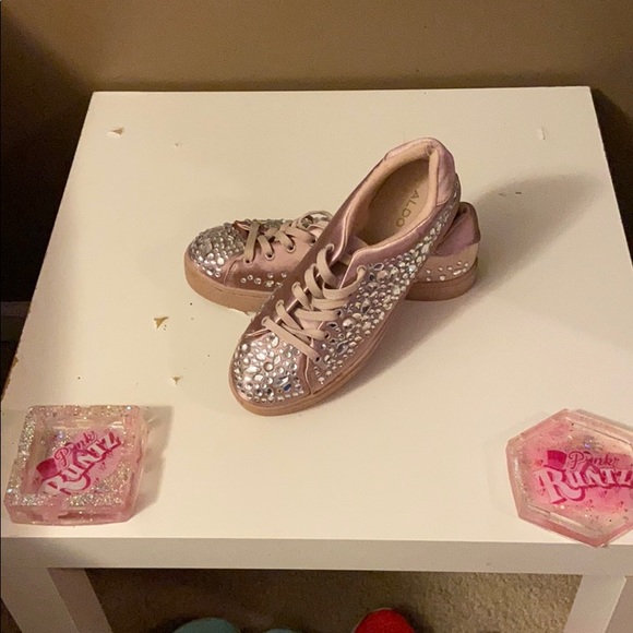 Shoes - Picture 1 of 3